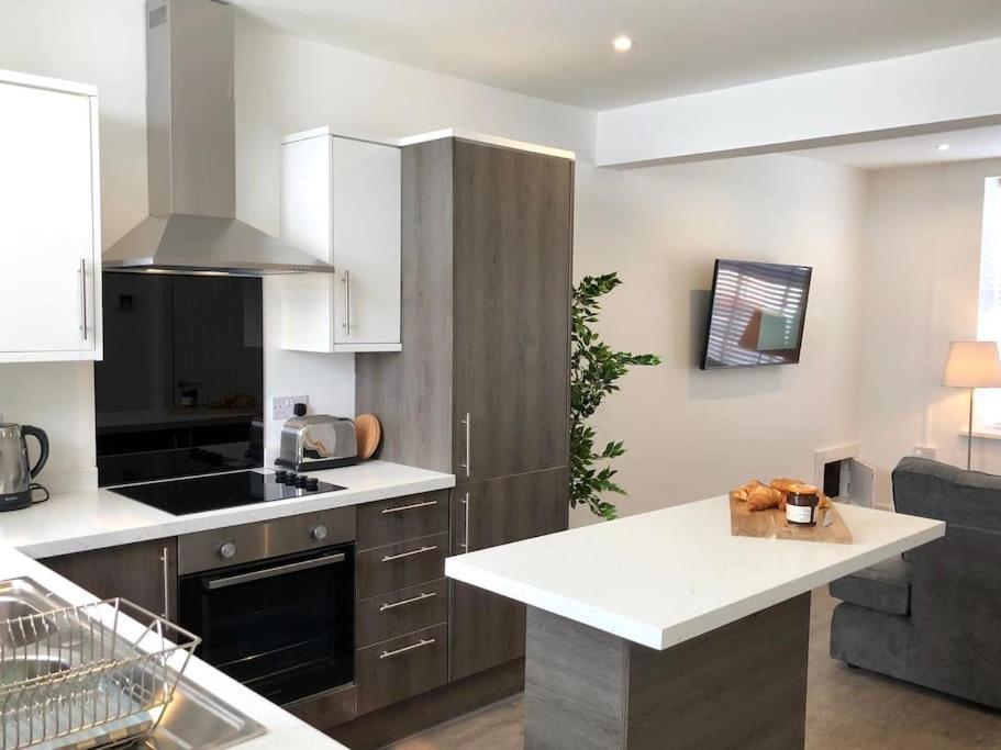 Llwynypia Rhondda Valleys With Breathtaking Riverside Views מראה חיצוני תמונה