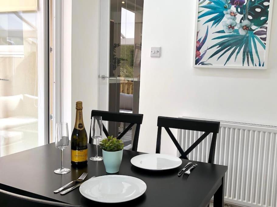 Llwynypia Rhondda Valleys With Breathtaking Riverside Views מראה חיצוני תמונה
