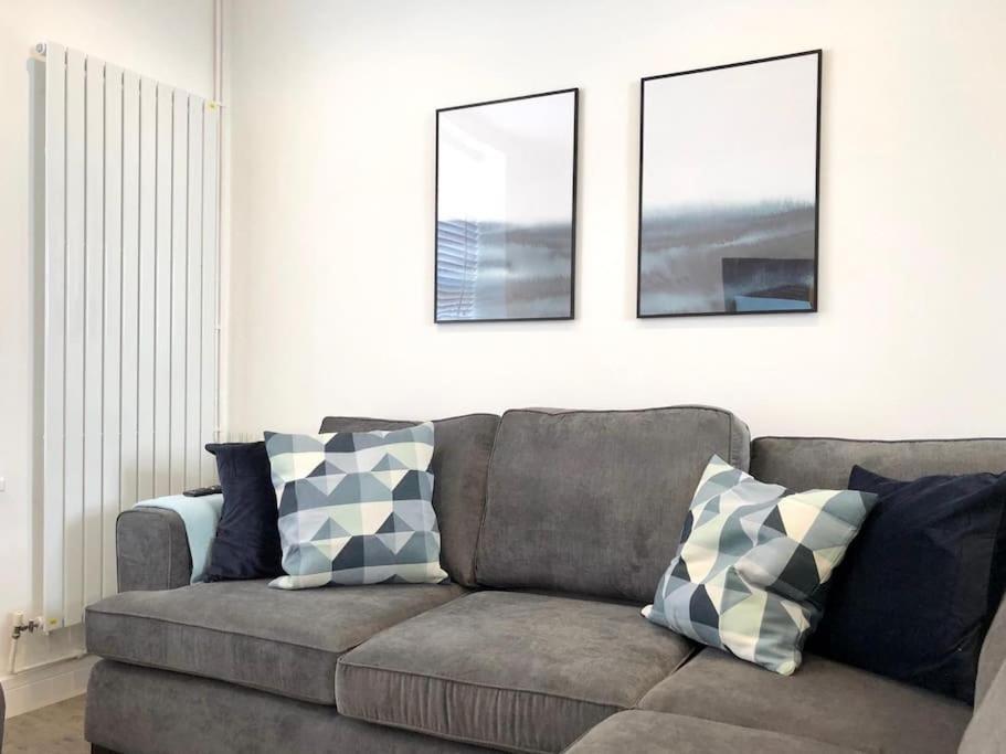 Llwynypia Rhondda Valleys With Breathtaking Riverside Views מראה חיצוני תמונה