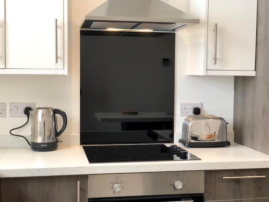 Llwynypia Rhondda Valleys With Breathtaking Riverside Views מראה חיצוני תמונה