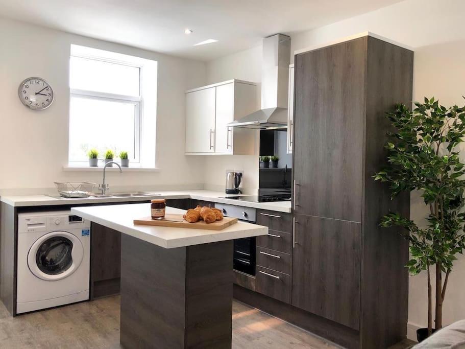 Llwynypia Rhondda Valleys With Breathtaking Riverside Views מראה חיצוני תמונה
