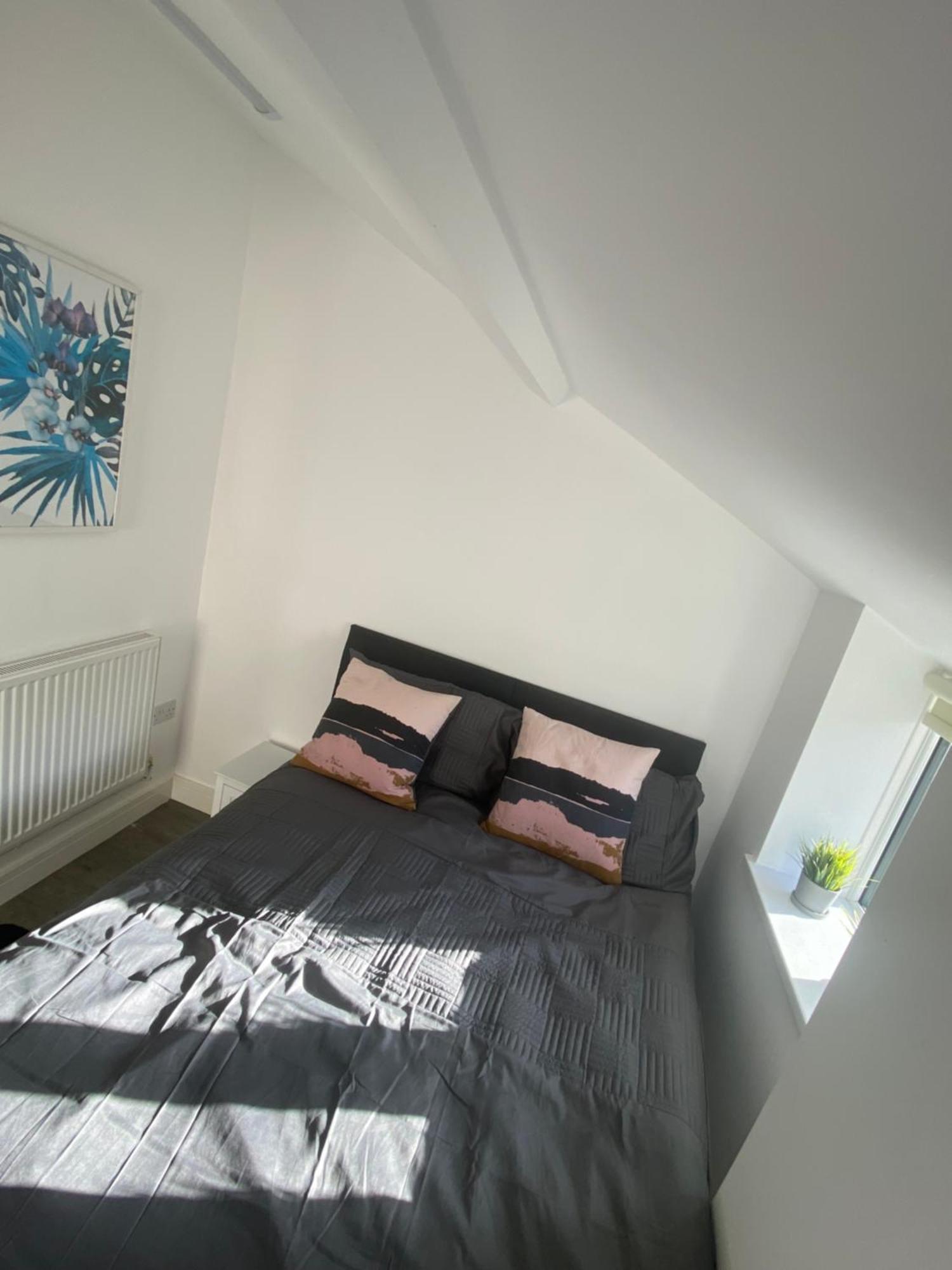 Llwynypia Rhondda Valleys With Breathtaking Riverside Views מראה חיצוני תמונה